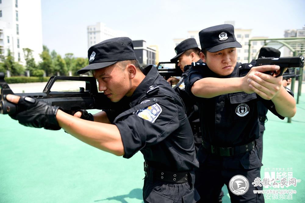 安徽亳州:公安特警反恐演练挥汗...